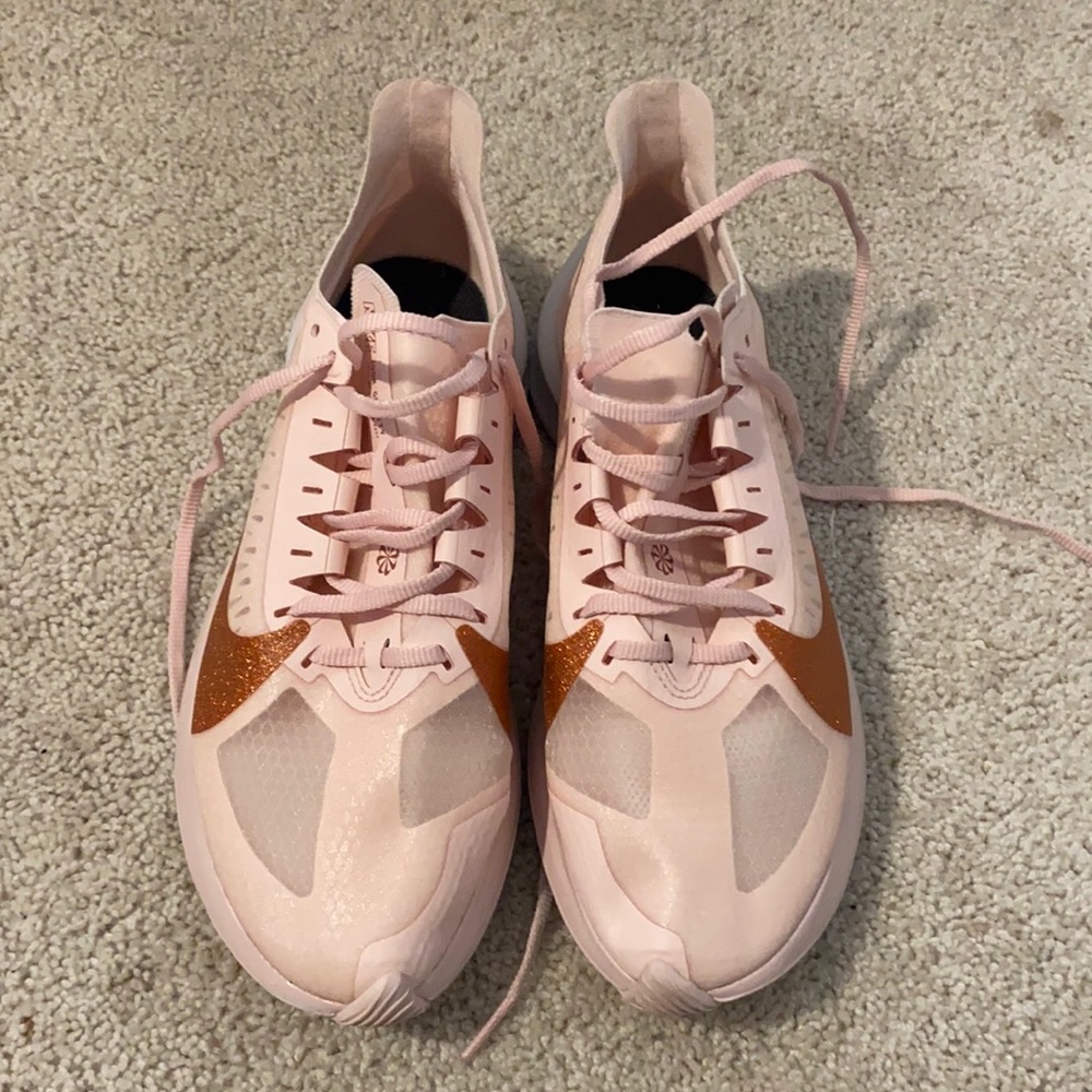 Women’s size 8 Nike Zoom Gravity shoes NWOT
